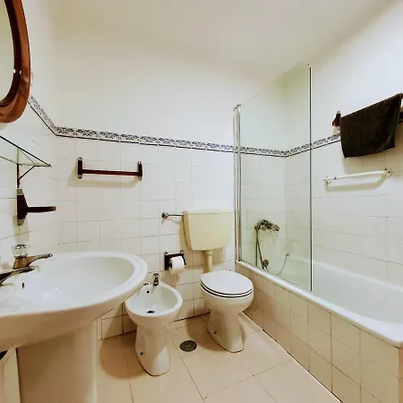 Апартаменти Bairro Alto & Flats By Village